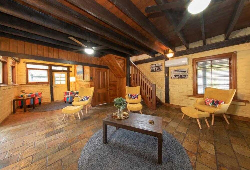 Willunga Cottage- Sleeps 6 Pool Extérieur photo